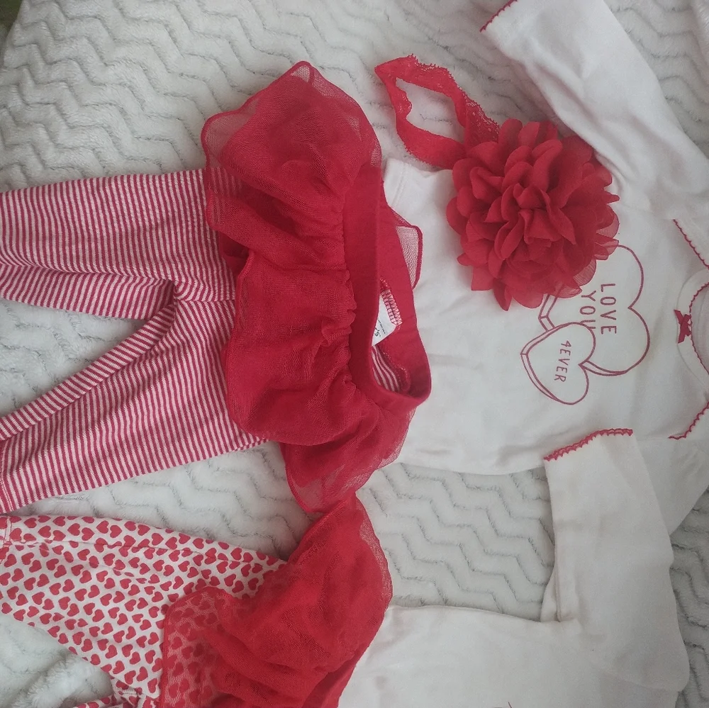 2 Carter's Twin Valentine Onsie & Legging Tutu Set - Picture 4 of 11